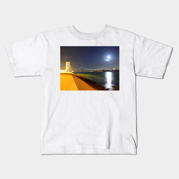 Summer night. Lisbon Kids T-Shirt by terezadelpilar